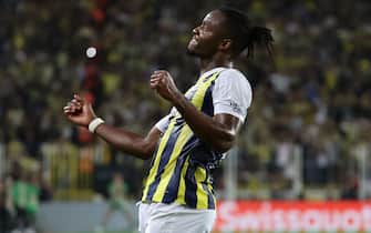 epa10940892 Michy Batshuayi of Fenerbahce celebrates after scoring the 1-0 lead during the UEFA Europa Conference League group H soccer match between Fenerbahce SK and PFC Ludogorets in Istanbul, Turkey, 26 October 2023.  EPA/ERDEM SAHIN