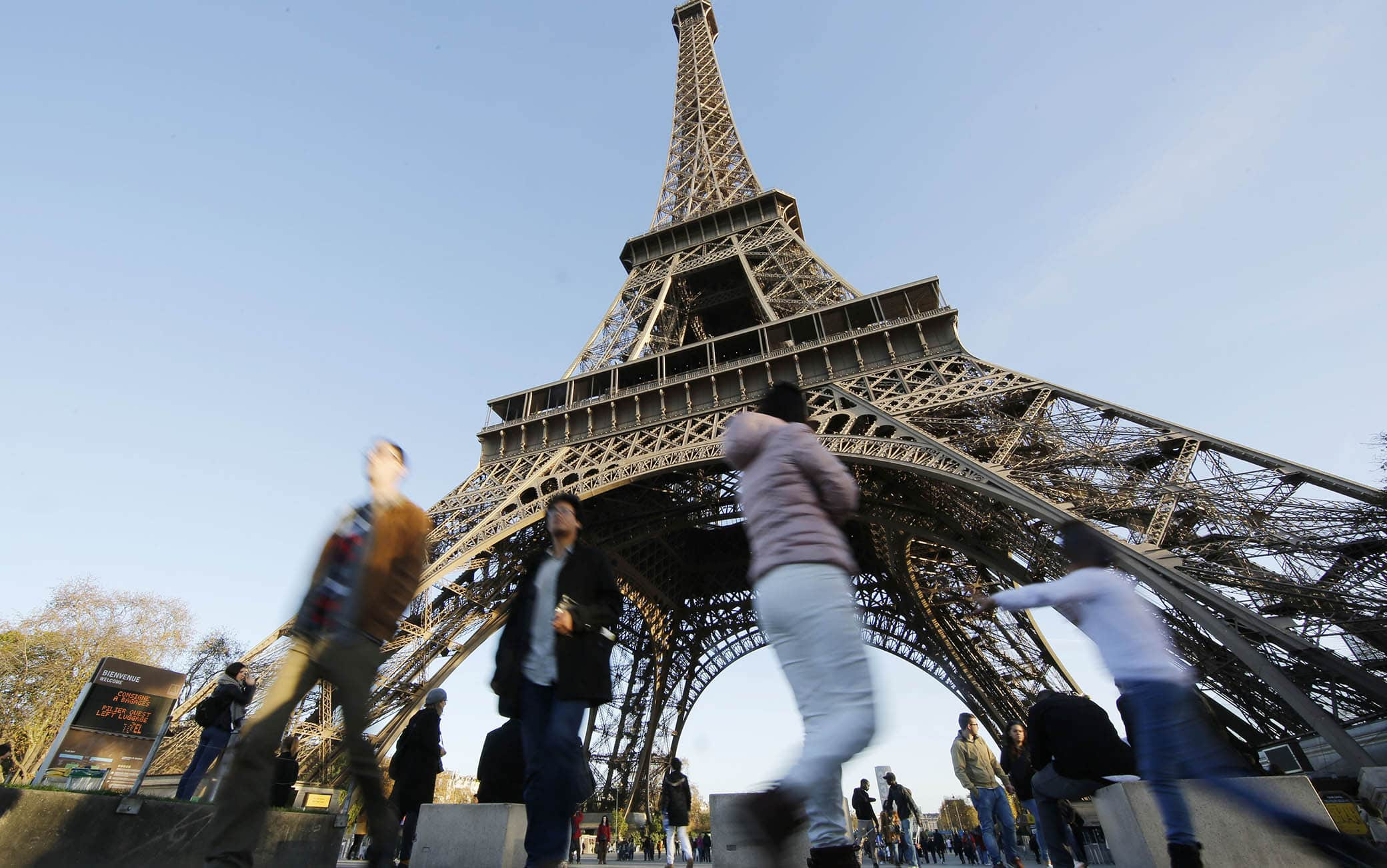 Crisi energetica, Parigi spegnerà la tour Eiffel