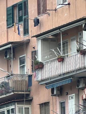 L'uomo che si è barricato in casa a Napoli avrebbe ucciso la moglie e, secondo l'ipotesi più probabile, si è poi suicidato, Napoli, 8 Febbraio 2024. ANSA/CIRO FUSCO