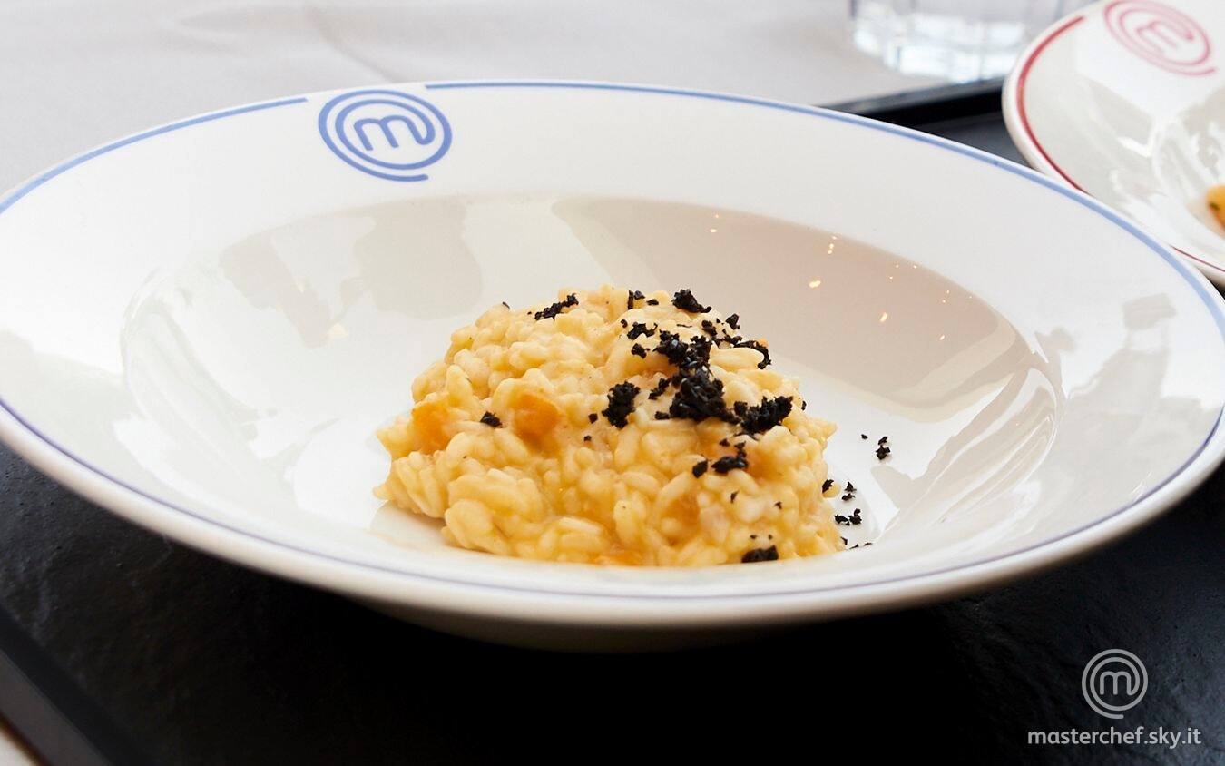 Risotto di zucca con crumble di olive nere