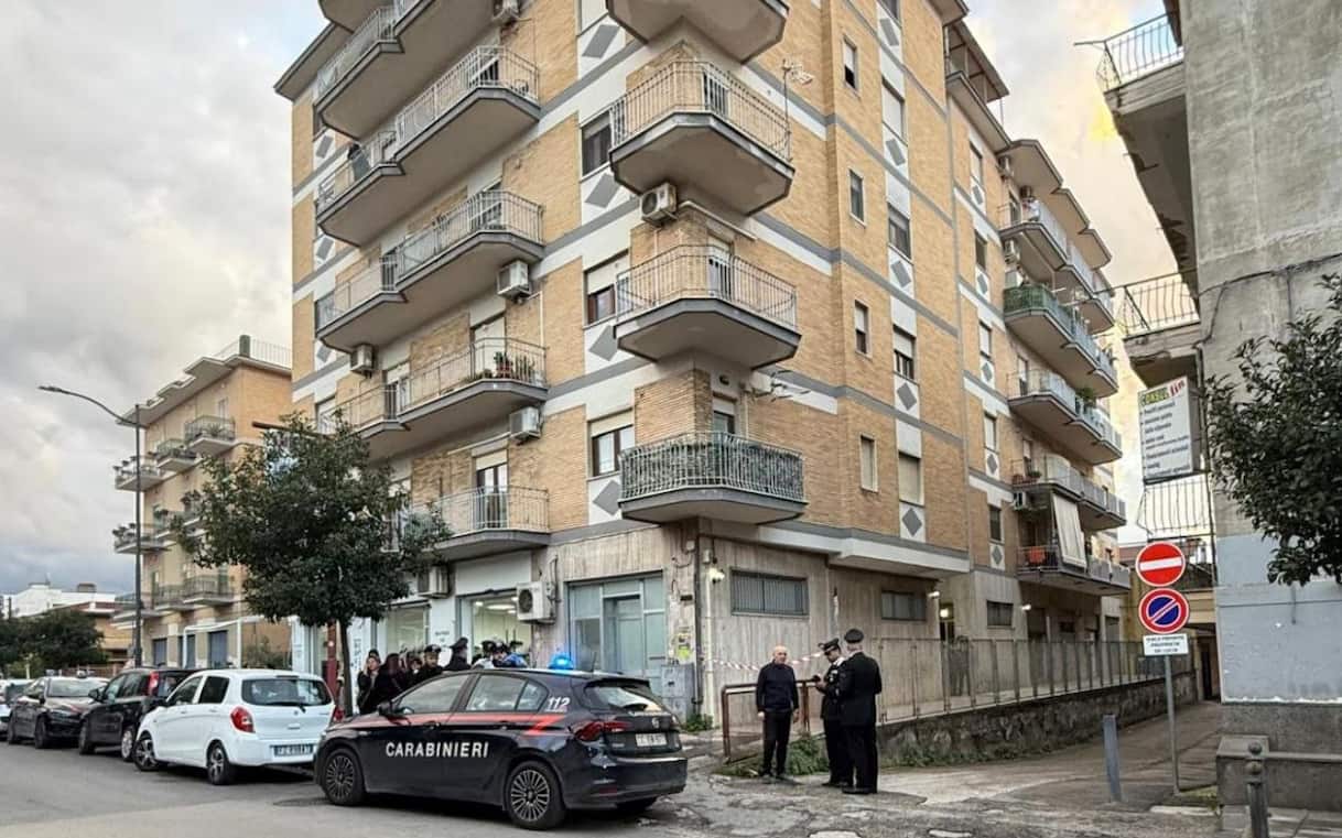 omicidio a napoli uomo uccide la sorella fermato dai carabinieri
