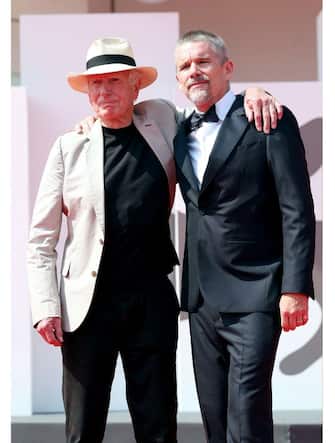 03-peter-weir-ethan-hawke-red-carpet-venezia-2024-look-getty - 1