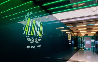 I 400 GP di Alonso e il tributo degli altri piloti in griglia