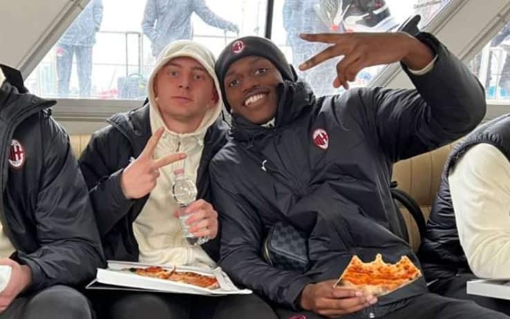 Stanga e Leao mangiano una pizza dopo Venezia-Milan