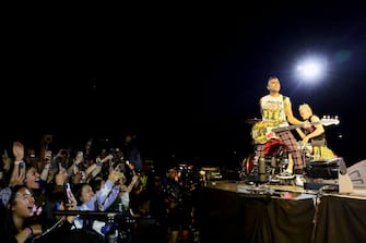 INDIO, CALIFORNIA - APRIL 13: (FOR EDITORIAL USE ONLY) (L-R) Tony Kanal and Adrian Young of No Doubt perform at the Coachella Stage during the 2024 Coachella Valley Music and Arts Festival at Empire Polo Club on April 13, 2024 in Indio, California. (Photo by Arturo Holmes/Getty Images for Coachella)