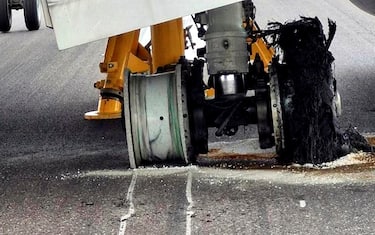 1°ottobre – esplodono le ruote di un Boeing a Orio al Serio