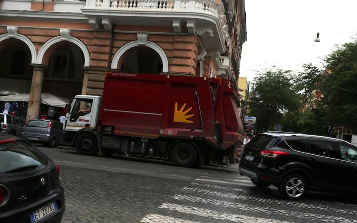 Roma, rifiuti: si dimette Cda Ama, Raggi nomina amministratore unico ...