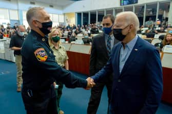 Gli eventi meteorologici estremi di quest'anno costeranno agli Stati Uniti oltre 100 miliardi di dollari: lo ha quantificato il presidente Joe Biden