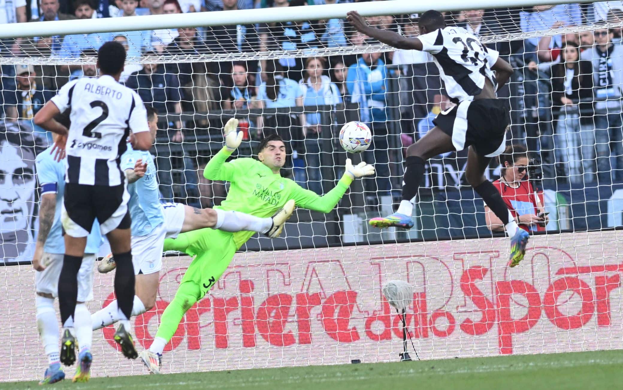 Si rompe l'equilibrio: gol di Kolo Muani!