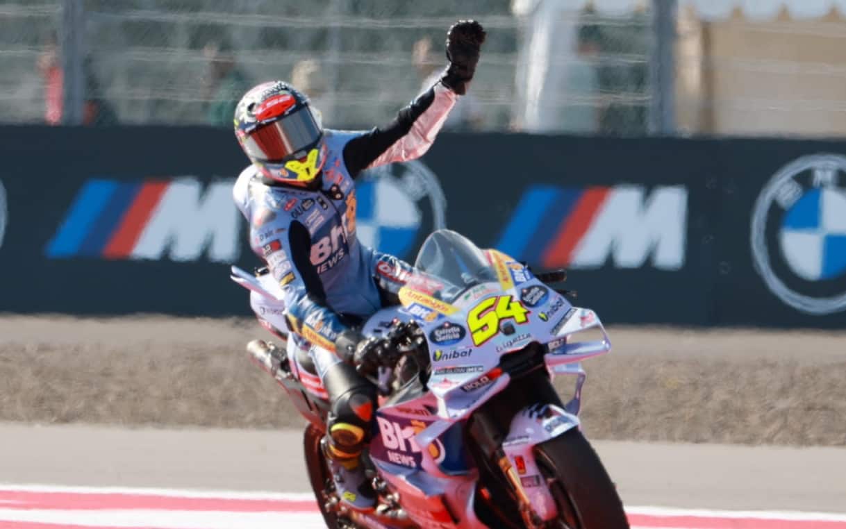 https://static.sky.it/editorialimages/e3f4aabd12247dbc1f31fb838288dd631a2749e7/skysport/it/motori/motogp/video/2025/10/05/motogp-gp-indonesia-gara-highlights-1041202/aldeguer_esultanza_ansa.jpg?im=Resize,width=1218