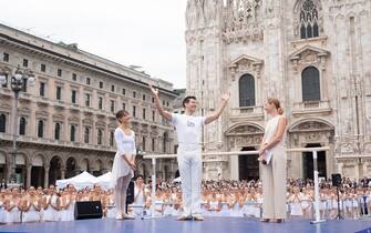 roberto bolle ondance milano duomo ballo in bianco roberto bolle ondance milano duomo ballo in bianco