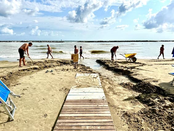 Maltempo Emilia Romagna: il sindaco Cervia: "No vittime". Gestore Papeete: "Devastazione" Maltempo Emilia Romagna: il sindaco Cervia: "No vittime". Gestore Papeete: "Devastazione"