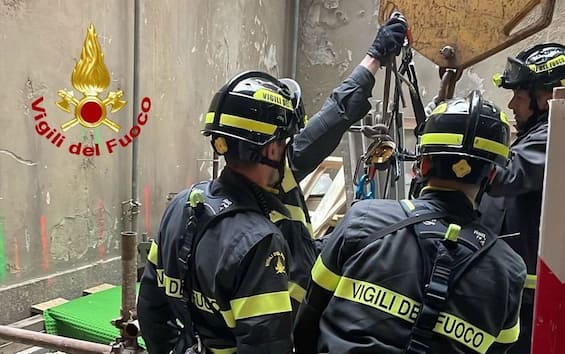 Milano, operaio precipita da 10 metri mentre sta lavorando. È grave ...