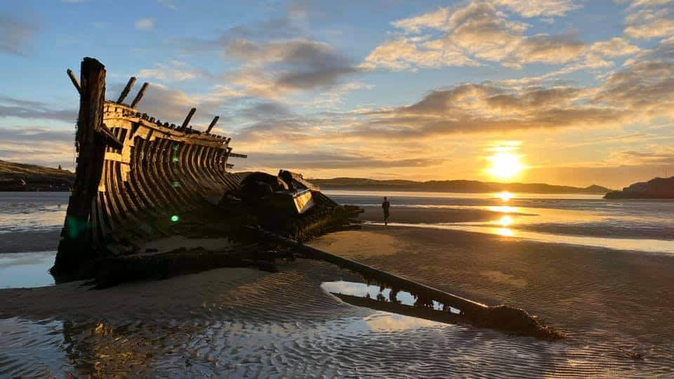 Bád-Eddie-on-Machaire-Chlochair-beach-in-Bunbeg-Co-Donegal.jpg