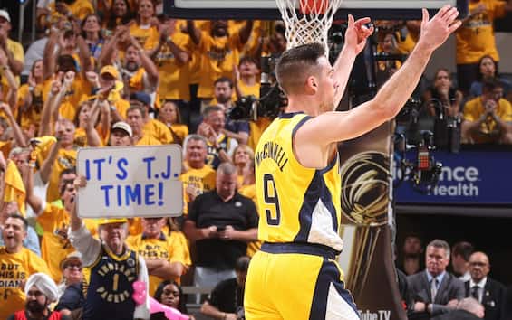https://static.sky.it/editorialimages/e45680f2d87f7c0c199bf468e4eb3b3c54f8ee43/skysport/it/nba/video/2025/06/12/nba-finals-tj-mcconnell-gara-3-video/tj_mcconnell_getty_indiana_pacers.jpg?im=Resize,width=565