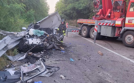 Frosinone, incidente stradale nella notte sulla via Casilina: quattro morti