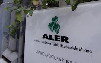 Una veduta esterna della sede centrale dell'Aler, l'azienda lombarda di edilizia residenziale, Milano, 22 gennaio 2013.  ANSA / MATTEO BAZZI