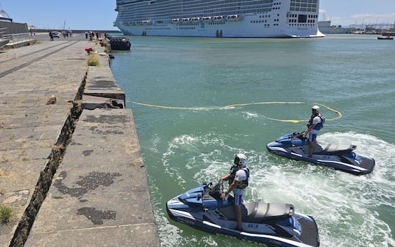 catania nave da crociera rompe gli ormeggi per forte vento due turisti finiscono in mare