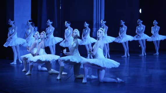 Il Sogno Bianco – Dietro le quinte de “Il lago dei cigni” al Teatro alla Scala