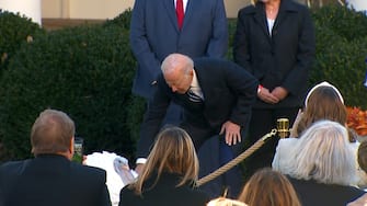 Joe Biden ha graziato alla Casa Bianca i primi due tacchini della sua presidenza