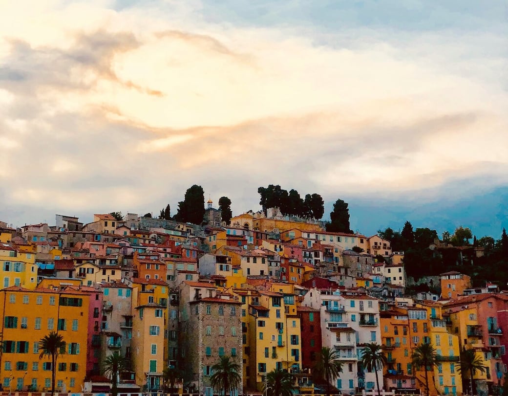 Mentone, Francia. Foto di Franz Republic su Unsplash