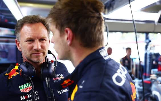 https://static.sky.it/editorialimages/e5a315c314413b3310e1aec9105d8b914020fa84/skysport/it/motori/formula-1/2022/06/11/f1-gp-baku-drs-ala-red-bull-movimento-video/red_bull_baku_2022_horner_verstappen_getty.jpg?im=Resize,width=565