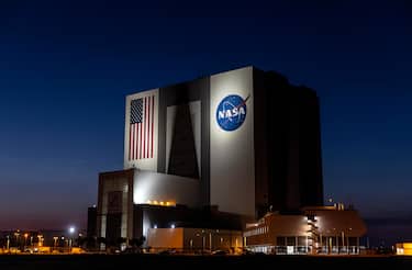 epa11323266 A view of the NASA's Vehicle Assembly Building at Kennedy Space Center in Cape Canaveral, Florida, USA, 06 May 2024. The Boeing Crew Flight Test mission carrying astronauts for the first time was scrubbed less than two hours before liftoff.  EPA/CRISTOBAL HERRERA-ULASHKEVICH