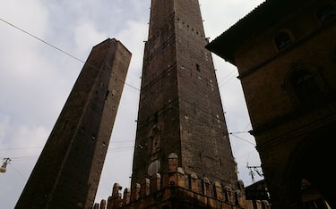 ITALY - OCTOBER 2: The Asinelli and Garisenda towers, Bologna, Emilia-Romagna, Italy. (Photo by DeAgostini/Getty Images)