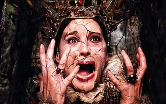 Monica Bellucci in una scena di I fratelli Grimm e l'incantevole strega