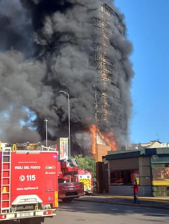 incendio milano oggi
