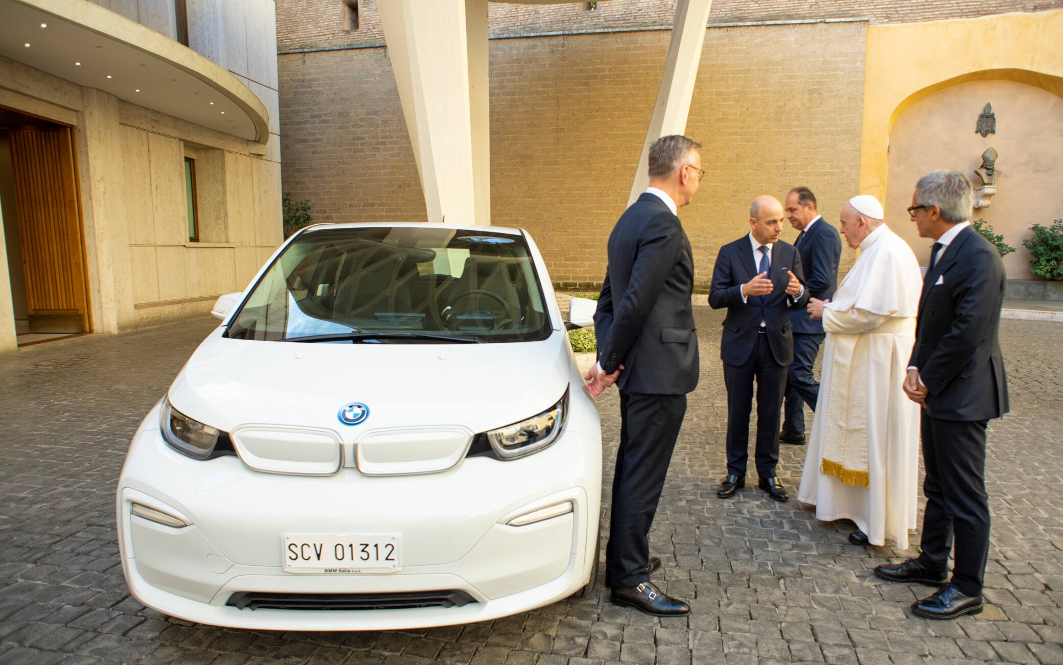 Papa Francesco, Bmw i3