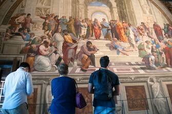 Roma, Gianni Crea il Clavigero, l'uomo che detiene le 2797 chiavi dei Musei Vaticani, riapre le porte al pubblico