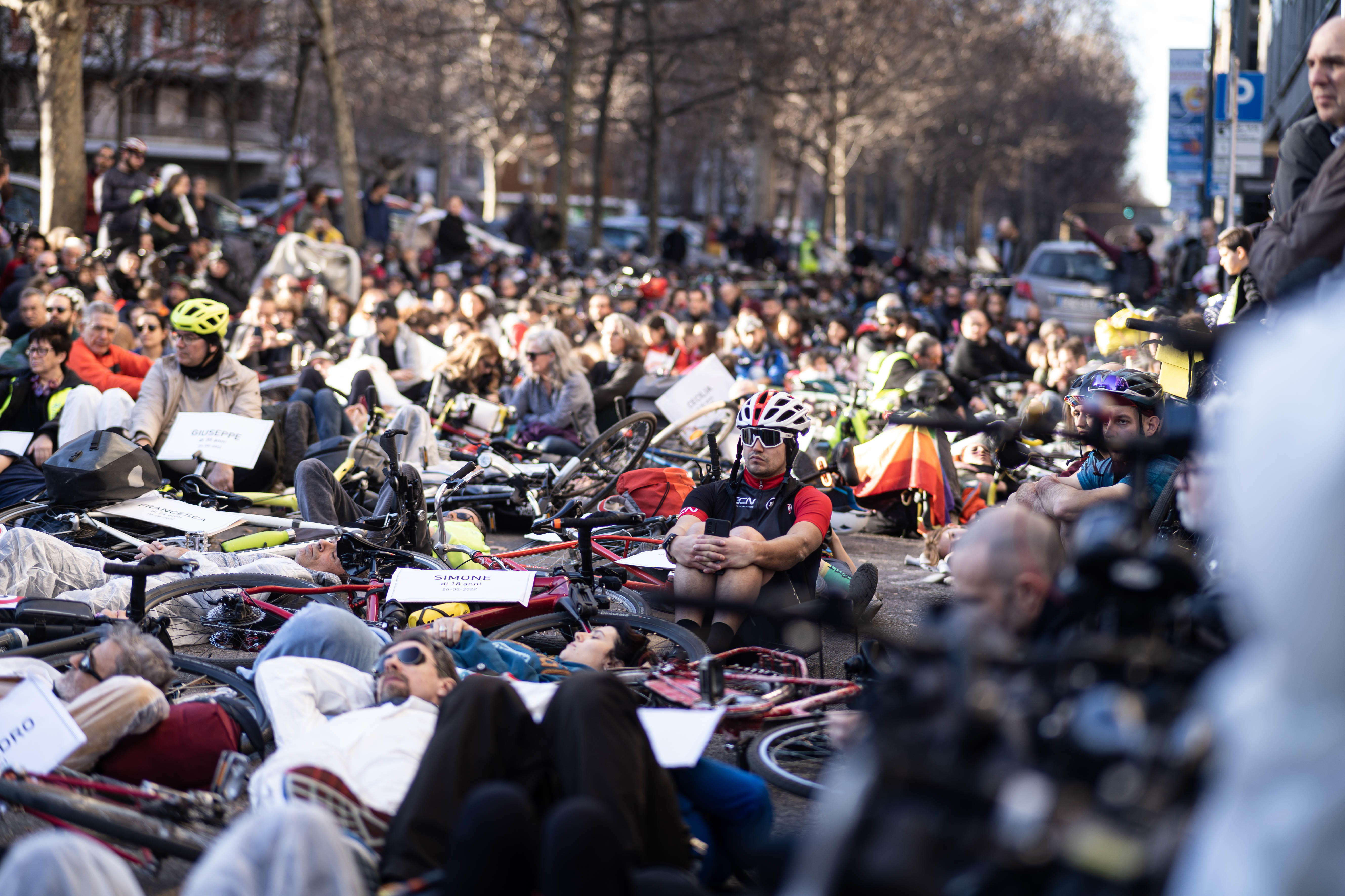 MILANO - P.le Loreto ore 15:00 Manifestazione "basta morti in strada" per la sicurezza di ciclisti nelle strade di Milano (Milano - 2023-02-04, Stefano De Grandis) p.s. la foto e' utilizzabile nel rispetto del contesto in cui e' stata scattata, e senza intento diffamatorio del decoro delle persone rappresentate