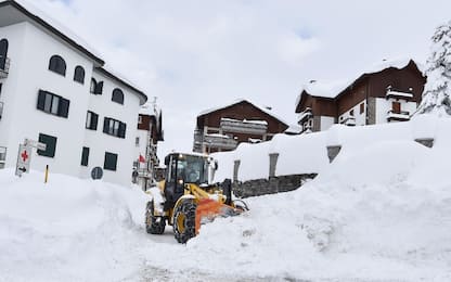 Maltempo e allarme valanghe al Nord, caldo record al Centro-Sud