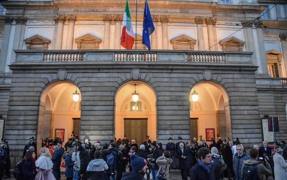 milano gridò palestina libera licenziata maschera alla scala