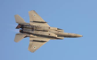 epa10717787 Israeli Air Force F15 fighter aircraft performs during an air show at the graduation ceremony of new combat fighter pilots of the Israeli Air Forces at the Hatzerim Air Force base, outside Beersheva, in southern Israel, 29 June 2023.  EPA/ABIR SULTAN