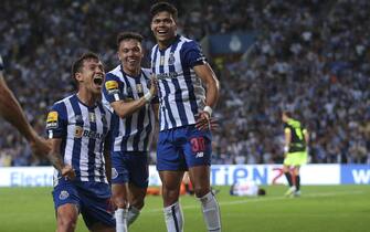 epa10131082 FC Porto's Evanilson (R) celebrates after scoring the 1-0 lead during the Portuguese First League soccer match, between FC Porto and Sporting, at Dragao Stadium in Porto, Portugal, 20 August 2022.  EPA/MANUEL FERNANDO ARAUJO