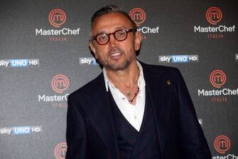 Lo chef Bruno Barbieri posa per i fotografi a margine della conferenza stampa organizzata per presentare la nuova edizione del programma Sky Masterchef, Milano, 20 dicembre 2016. 
ANSA / MATTEO BAZZI