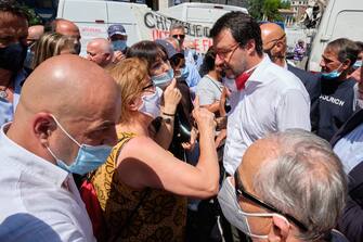Roma, protesta dei venditori ambulanti ed intervento del segretario della Lega Matteo Salvini