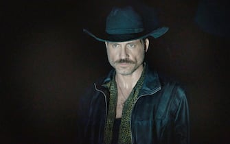 Édgar Ramírez in una scena di Emilia Pérez