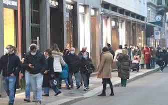 MILANO - FOLLA IN CENTRO PER LA RIAPERTURA DEI NEGOZI DOPO IL DECLASSAMENTO DELLA REGIONE LOMBARDIA A ZONA ARANCIONE