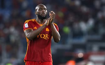 Romelu Lukaku of Roma greets the supporters during the Italian championship Serie A football match between AS Roma and AC Milan on September 1, 2023 at Stadio Olimpico in Rome, Italy