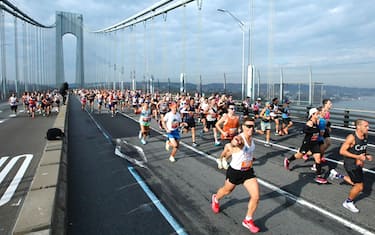 Runners cross the Verrazano Bridge before competing in the Men's division during the 52nd Edition of the New York City Marathon on November 5, 2023. (Photo by Kena Betancur / AFP) (Photo by KENA BETANCUR/AFP via Getty Images)