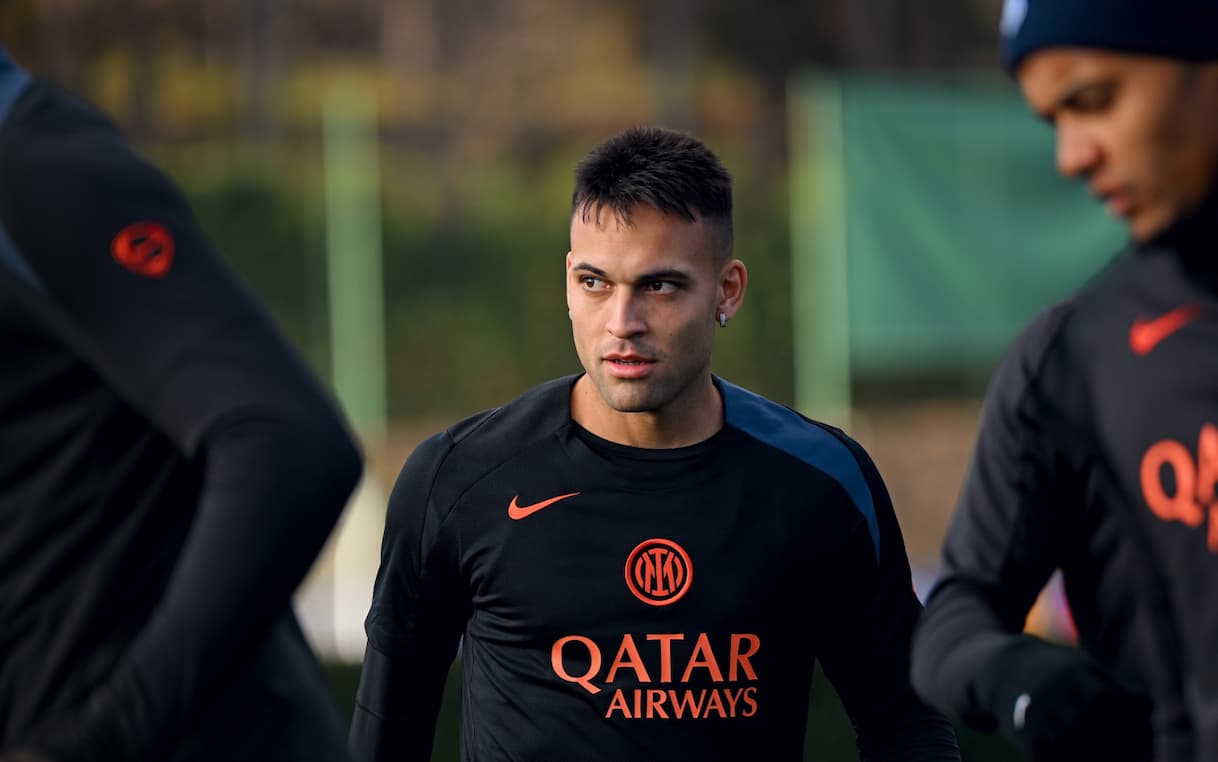 https://static.sky.it/editorialimages/e754222ca1579c109ee0cb8165ce66c65a1fa340/skysport/it/calcio/champions-league/video/2025/11/25/atletico-madrid-inter-lautaro-martinez-allenamento-video-1054640/lautaro_getty_allenamento.jpg?im=Resize,width=1218