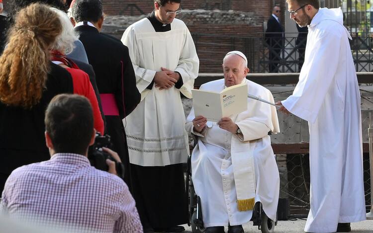 Pope Francis leads ÒIl grido della paceÓ (The cry of the peace), a prayer meeting for peace in Ukraine and in the world, together with the representatives of the Christian Churches and Communities and of the World Religions, at the Colosseum in Rome, Italy, 25 October 2022.   ANSA/MAURIZIO BRAMBATTI