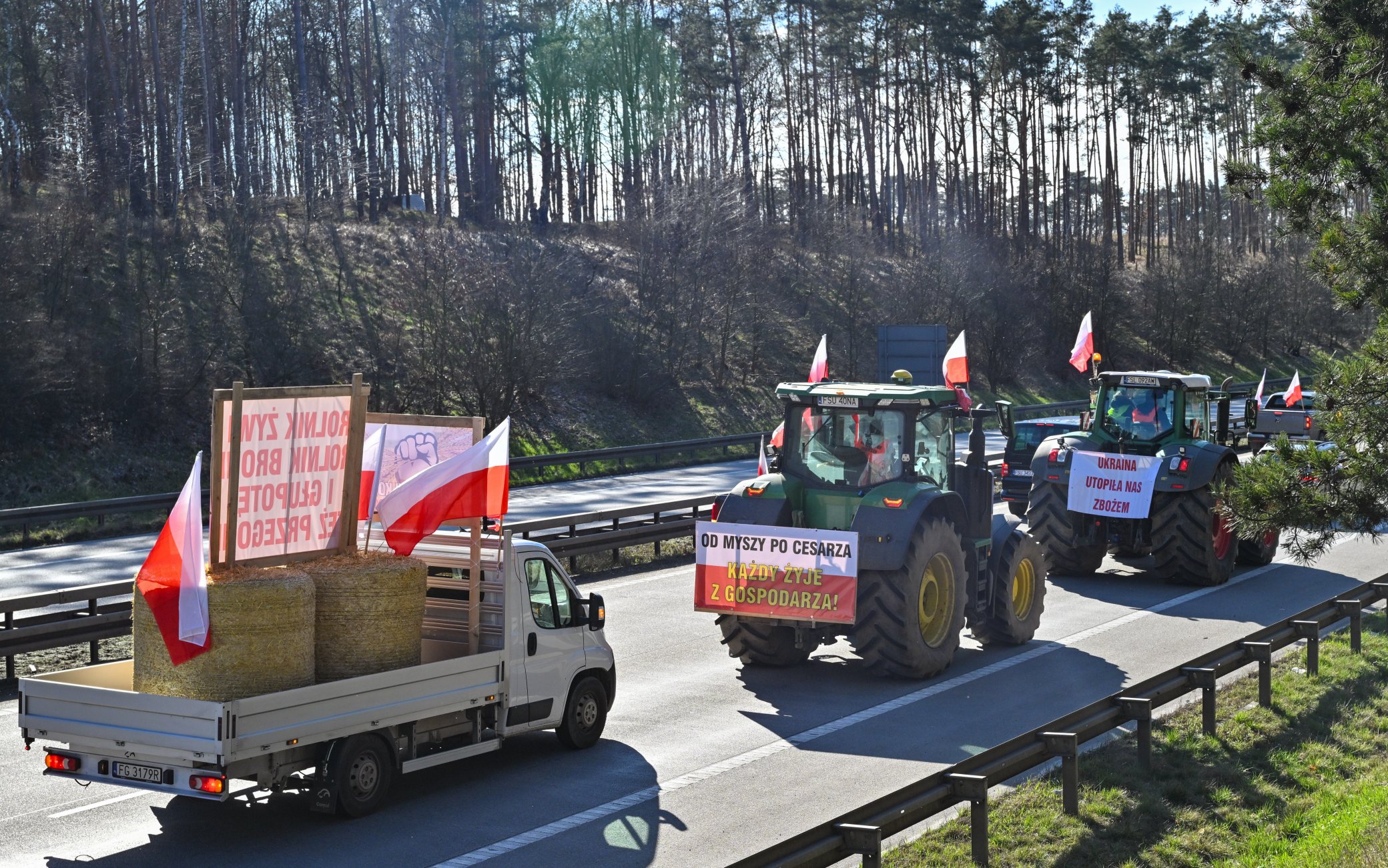 25 February 2024, Poland, Slubice: Farmers from Poland are driving their vehicles on the A2 autostrada (European route 30) towards the German-Polish border (Frankfurt/Oder). The protests by Polish farmers, which have been going on for weeks, are directed against the EU agricultural policy, but also against the import of cheap agricultural products from Ukraine. Photo: Patrick Pleul/dpa (Photo by Patrick Pleul/picture alliance via Getty Images)