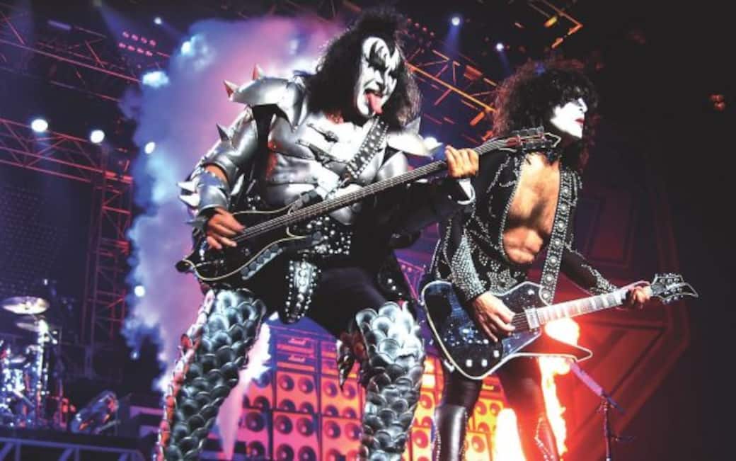 Un dettaglio della copertina di Kiss: Cerone, costumi e un pugno di sogni, a cura di Gian Paolo Bissolino, Marco Gamba ed Enrico Sturaro, Arcana Edizioni