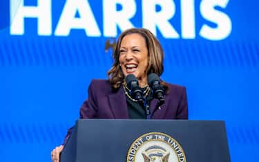 epaselect epa11495977 US Vice President Kamala Harris addresses the American Federation of Teachers' 88th national convention during her keynote speech in Houston, Texas, USA, 25 July 2024. US President Joe Biden announced on 21 July he would not seek re-election and endorsed Vice President Harris to be the Democratic Party's new nominee for the US elections in November 2024.  EPA/LESLIE PLAZA JOHNSON