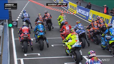 Per gli altri il Warm Up parte dai box... e beccano un doppio long lap