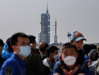 epa10662682 Spectators wait for the launch of the Long March-2F carrier rocket with a Shenzhou-16 manned space flight at the Jiuquan Satellite Launch Centre, in Jiuquan, Gansu province, China, 30 May 2023. The Shenzhou-16 manned space flight mission will transport three Chinese astronauts to the Tiangong space station.  EPA/ALEX PLAVEVSKI